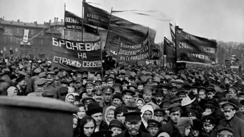Beyaz Petrograd’ın Üzerine Kızıl Yıldız Düşüyor (Şiir)