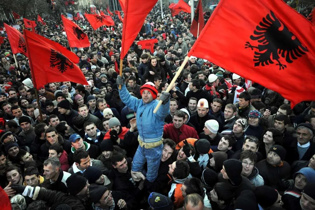 Emperyalist Kapışmanın Ortasında Kosova