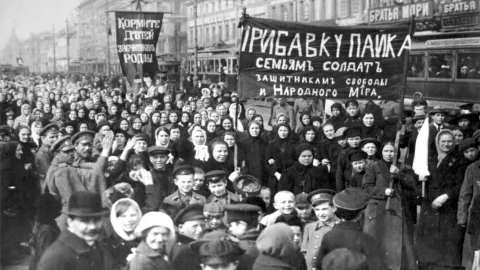 Ekim 1917: Dünyayı Sarsan Kızıl Fırtına