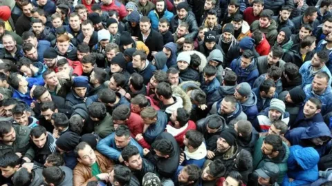 Genç Nüfusta İşsizlik Artıyor, Burjuvazi Korkuyor!