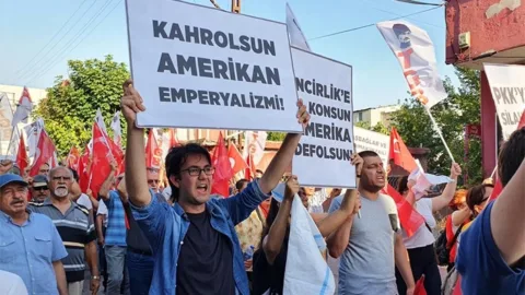 NATO Zirvesi ve Solun Tutumu