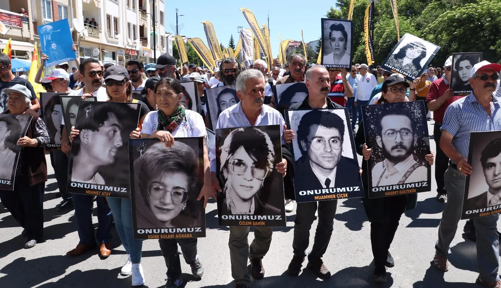 Devlet Katliamları Aklıyor