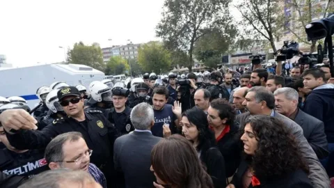 Devletin “Şerefli Polisine” Atılan Tokatla Kopan Fırtına