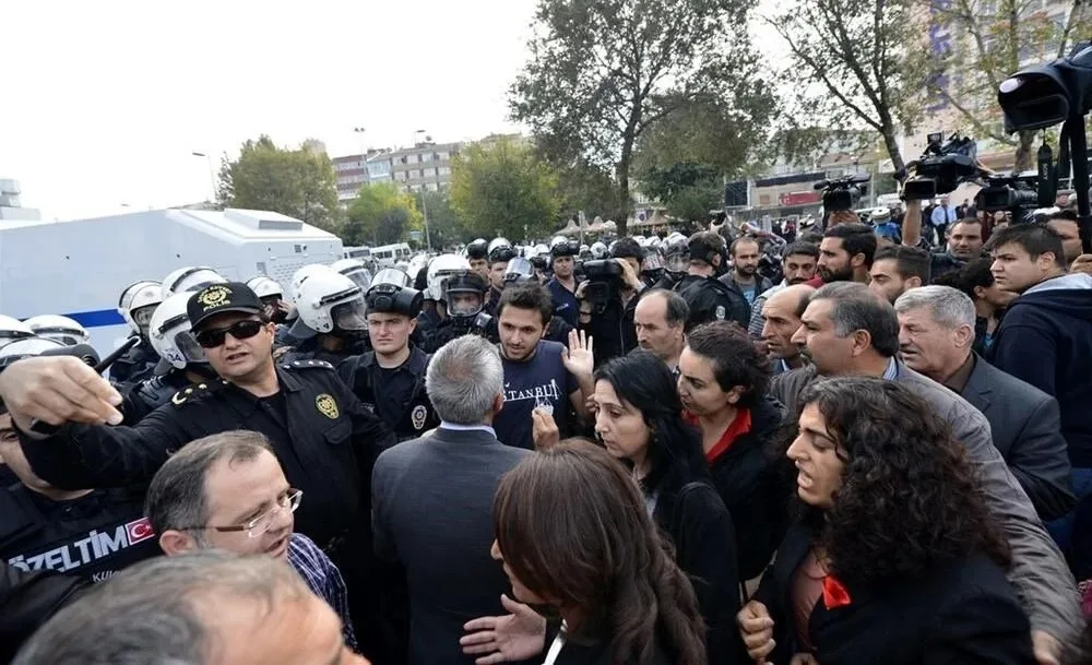 Devletin “Şerefli Polisine” Atılan Tokatla Kopan Fırtına