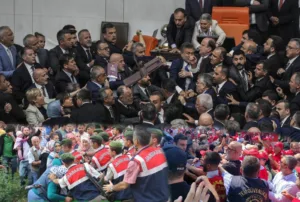 Meclisteki Zorbalık ve Toplumsal Mücadelenin Yönü