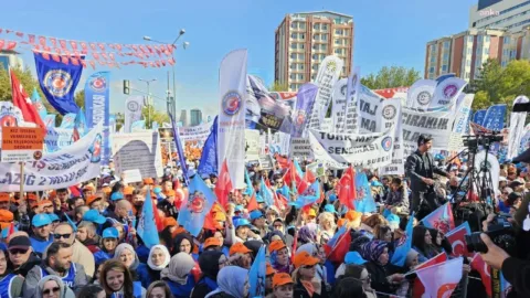 Türk-İş Mitingi, Sırtımızdaki Vergi Dağı ve “Üstün Irk” Patronlar!