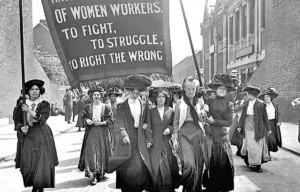 Emekçi Kadınlar: 8 Mart Ruhuyla Değişiyor, Değiştiriyoruz!