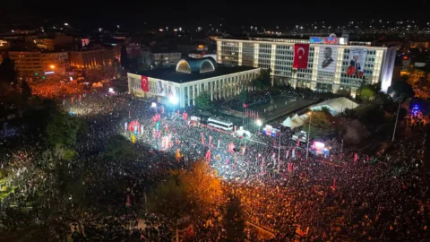 The Regime’s Blow for Absolute Power: İmamoğlu Arrested, Mass Opposition Rises!