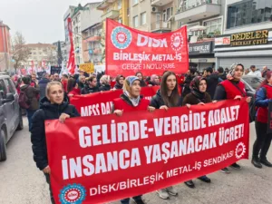 Binlerce İşçi Gebze’den Haykırdı: Asgari Değil İnsanca Yaşam!
