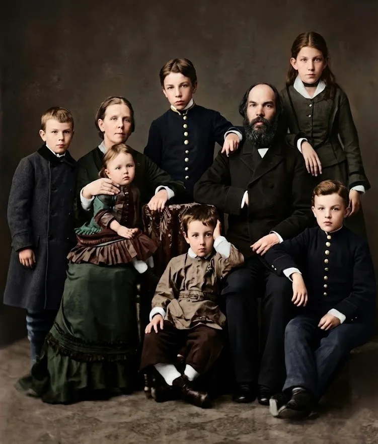 Ulyanov ailesi-1879, Lenin en sağda önde oturan.