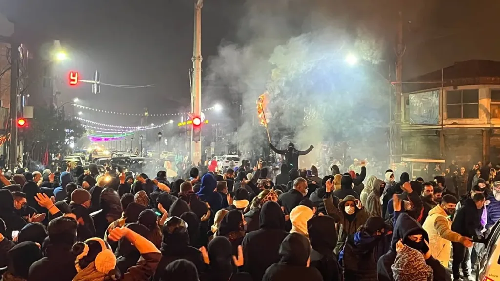 Ne Molla Rejimi Ne Pehlevi, Çözüm İşçi İktidarında!