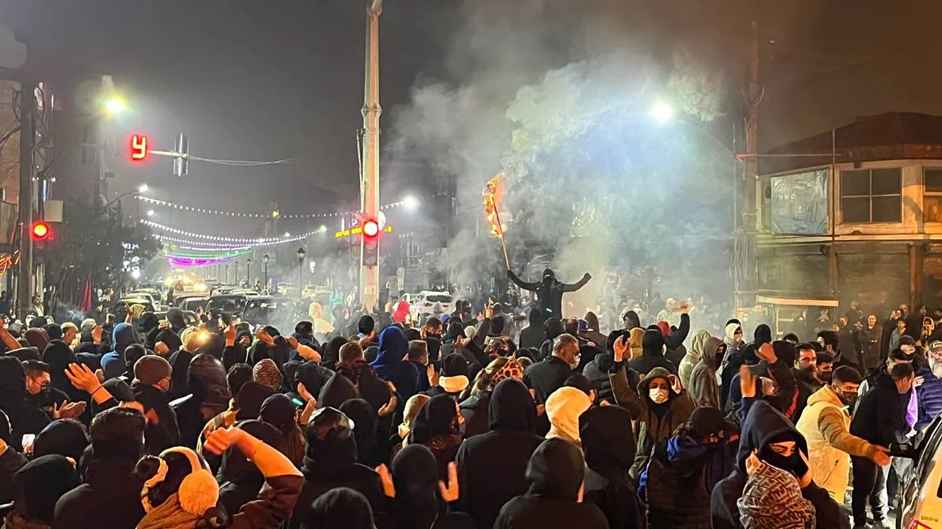 Ne Molla Rejimi Ne Pehlevi, Çözüm İşçi İktidarında!