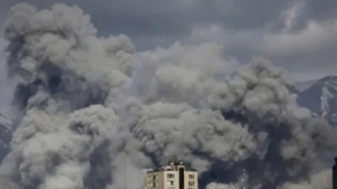 Ne Emperyalist Müdahale Ne Molla Rejimi!