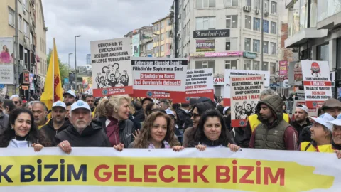 Emperyalist Savaşa ve Kapitalist Sömürüye Hayır!  Yaşasın 1 Mayıs!